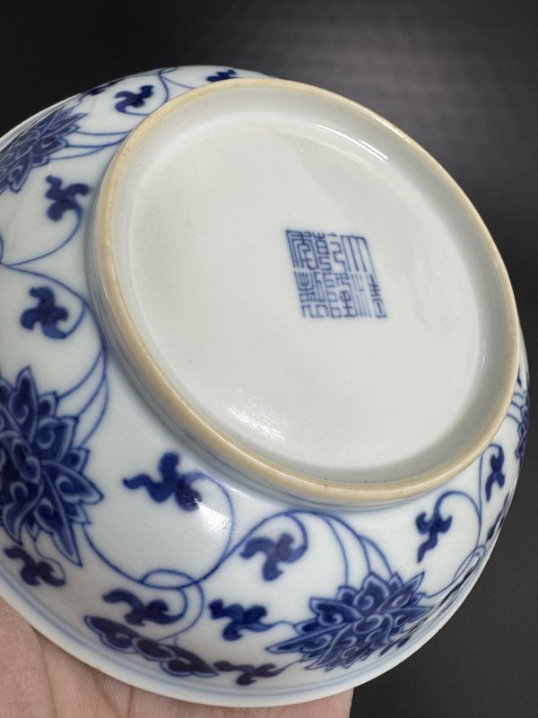清乾隆 青花缠枝莲纹盘 - 图8