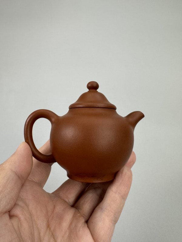 清 孟臣诗句朱泥仲芳掇球壶 - 图5