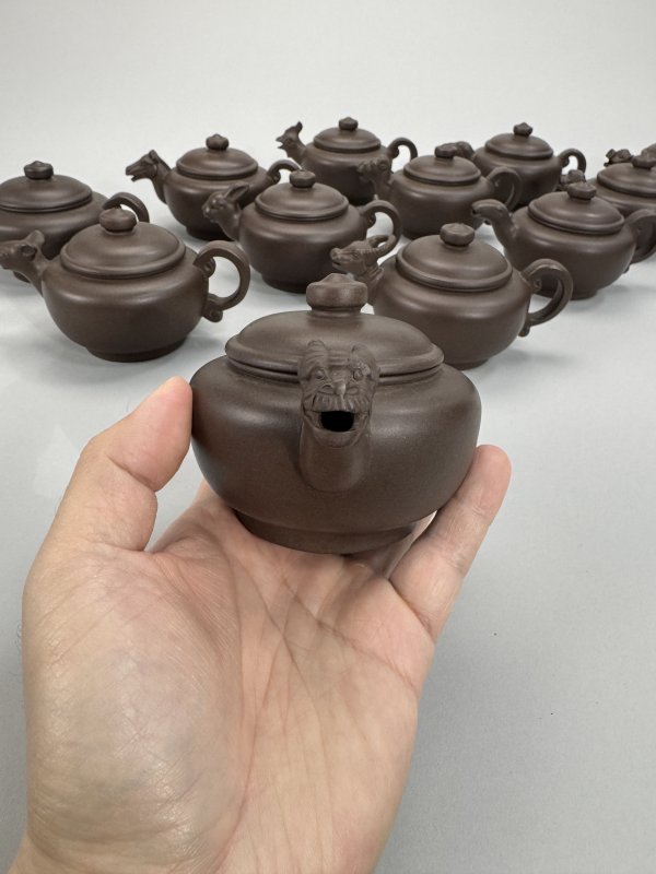 现代 吴群祥制紫泥十二生肖壶一套 - 图5