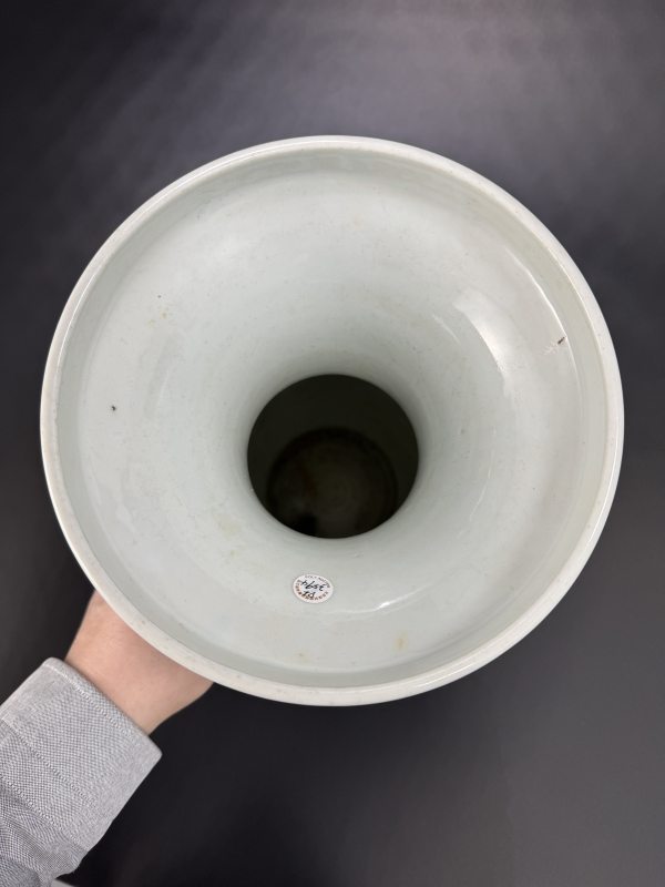 清雍正 粉彩牡丹水仙洞石纹盘口尊 - 图12