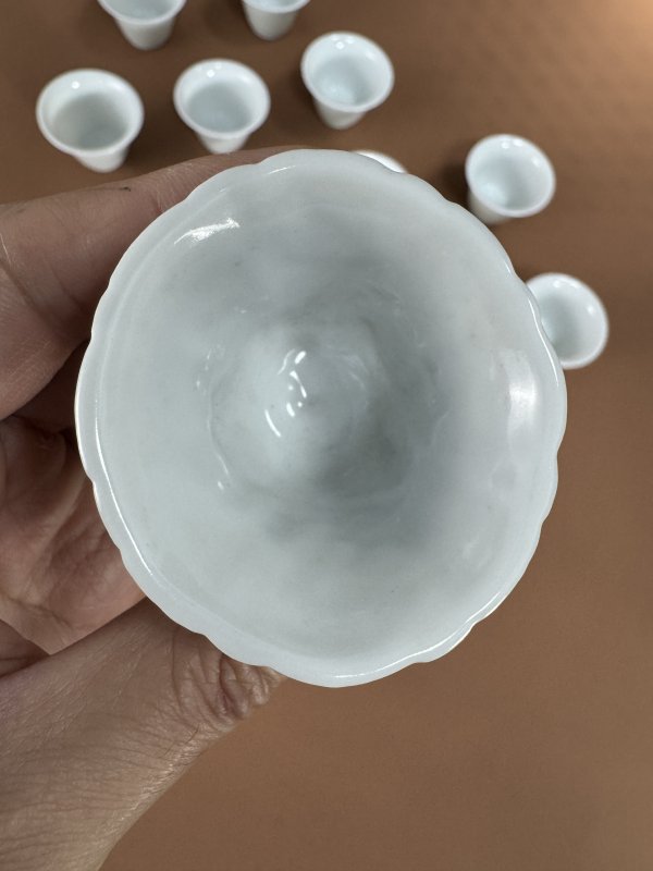 明-清 德化窑白釉花口杯、白釉铃铛杯一组十一只 - 图7