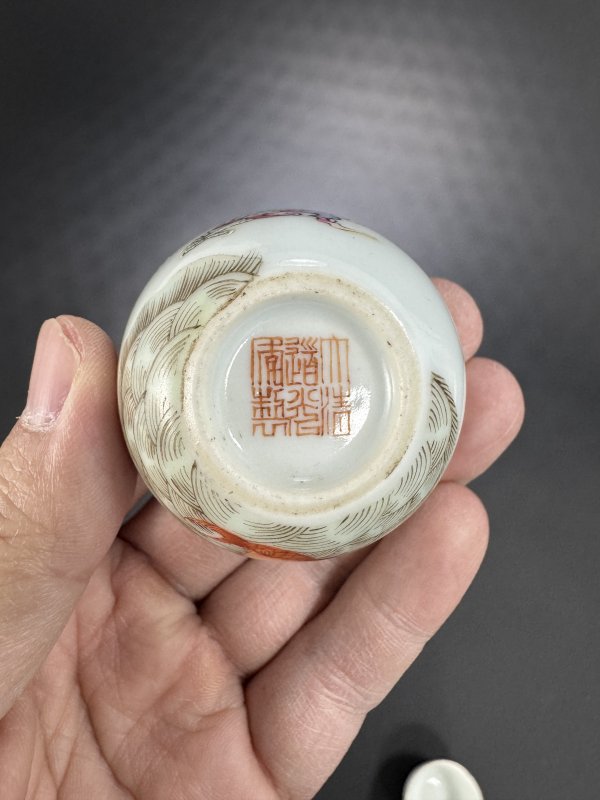 清 粉彩鱼化龙卧足花口杯一对 - 图8