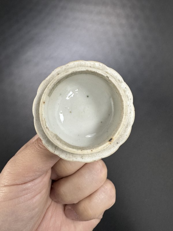 明-清康熙 矾红彩青花莲瓣小摆件、青花粉彩描金瓜棱壶一组两件 - 图14