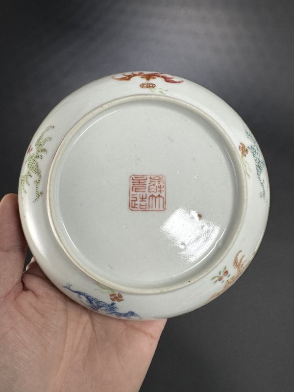 清道光 嶰竹主人造粉彩蝠寿纹盘一对 - 图8