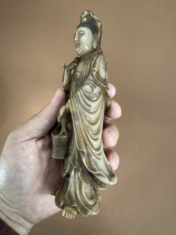 清 玉璇款寿山石白芙蓉提蓝观音 - 图5