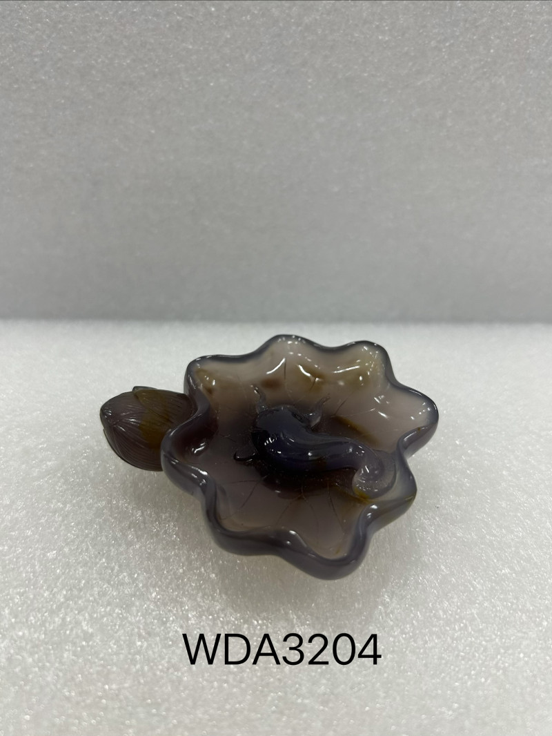 清中期 玛瑙雕荷叶鲶鱼笔掭 - 图4