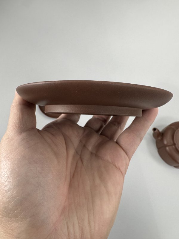王寅春制紫泥梅花周盘套组壶九件 - 图7