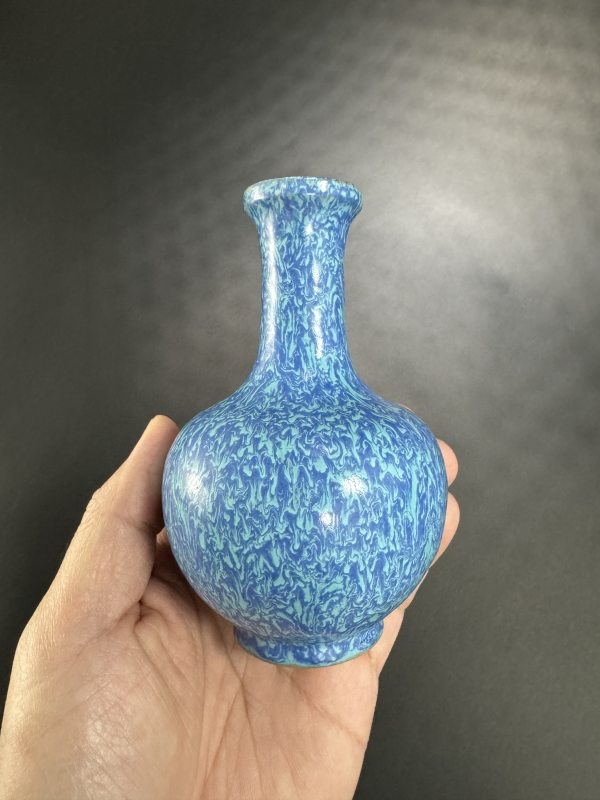 清乾隆 炉钧釉小盘口瓶 - 图3