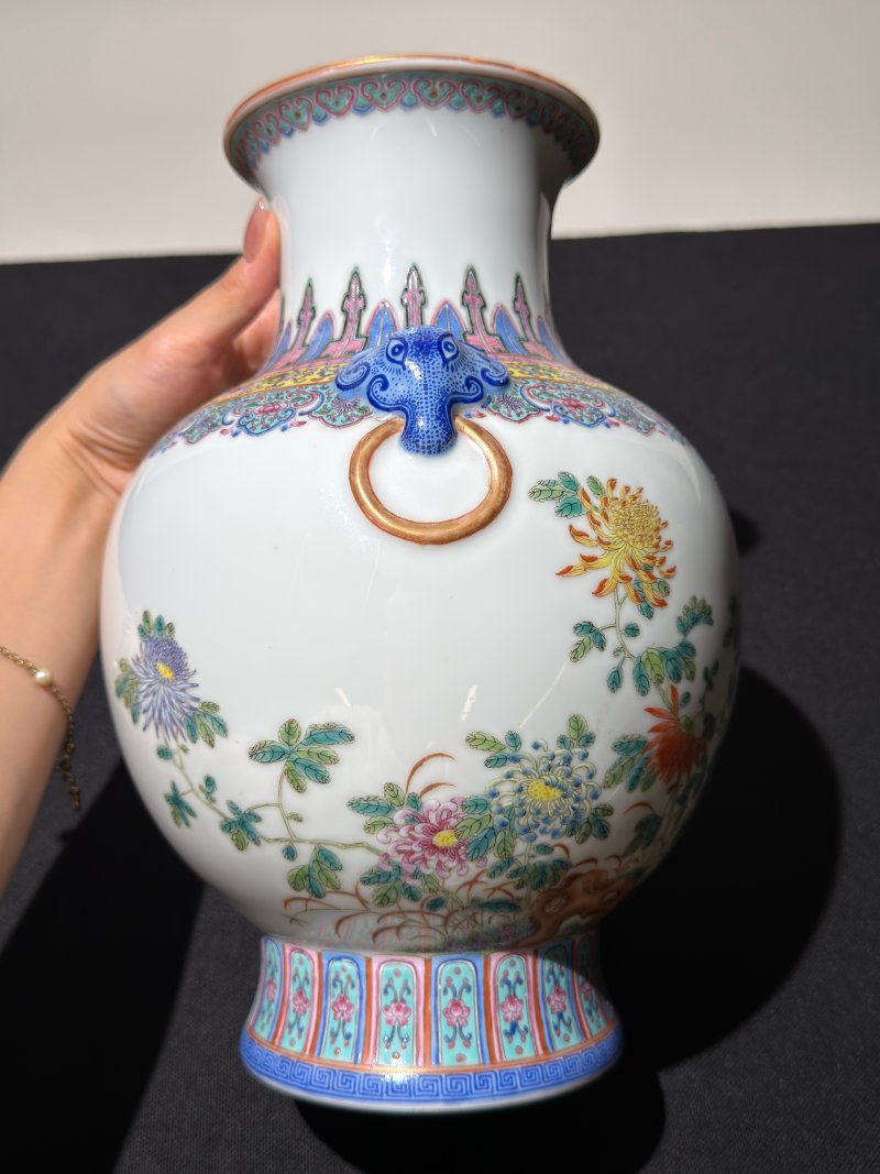 民国 粉彩洞石菊花纹铺首尊 - 图5