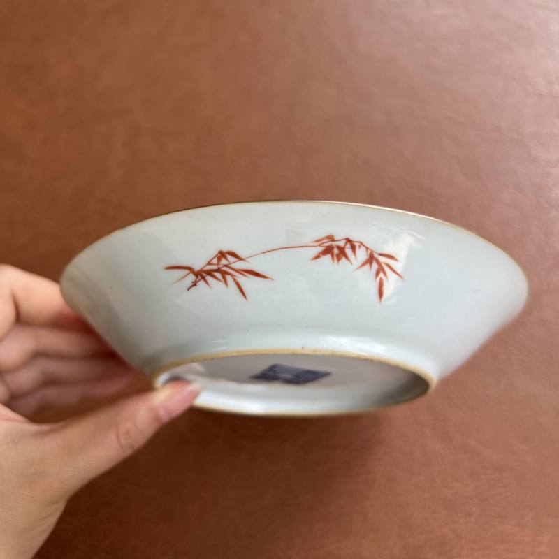 清乾隆 黄地轧道粉彩折枝花卉纹盘 - 图5