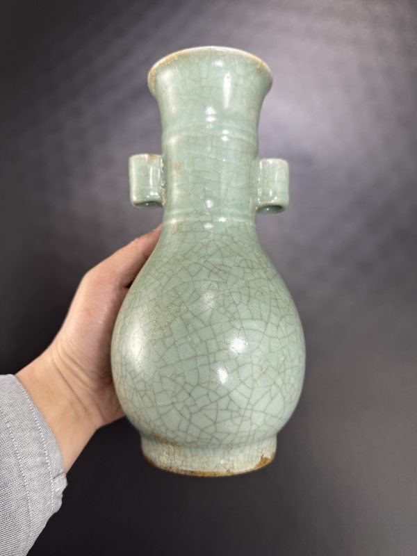 明 龙泉窑青釉贯耳瓶 - 图3