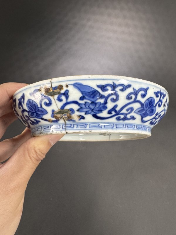 明万历 青花莲托杂宝纹格式洗 - 图6