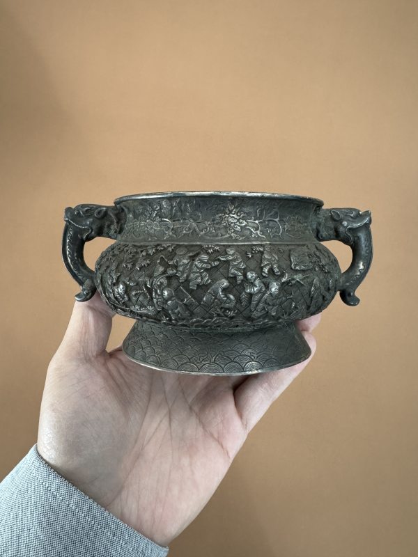 清 银錾刻婴戏图双兽耳炉 - 图3