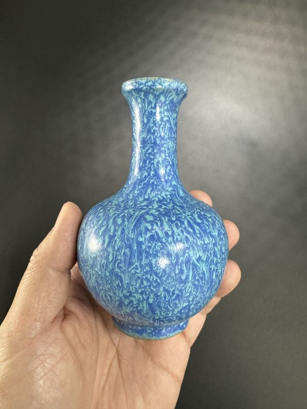 清乾隆 炉钧釉小盘口瓶 - 图4