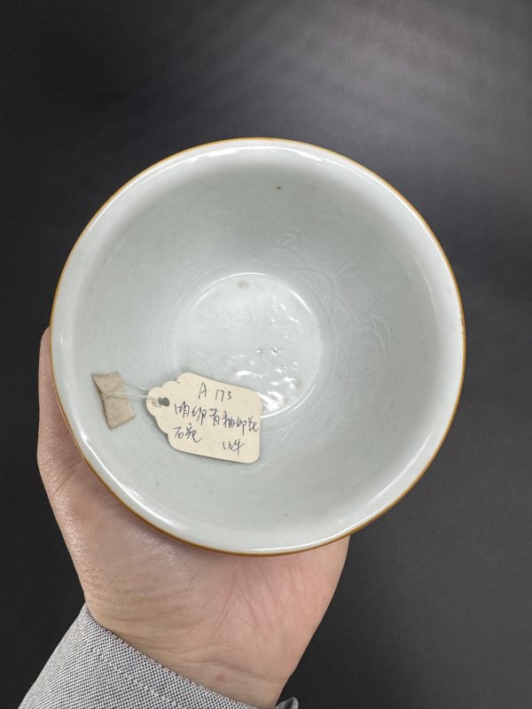 明嘉靖 白釉印花“一鹭莲科”纹杯 - 图5