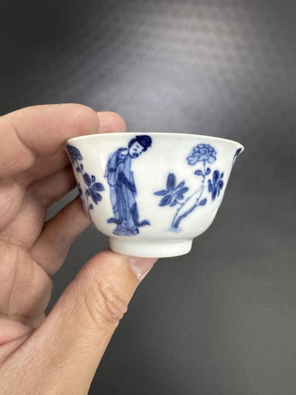 清康熙 青花仕女花卉纹杯、碟两套 - 图10