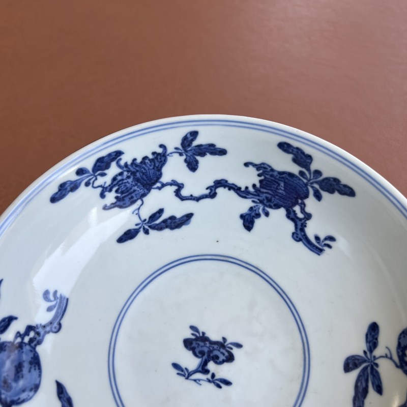 清乾隆 外青釉内青花三多纹浅碗 - 图8