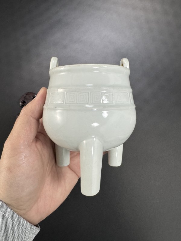 清早期 德化窑白釉鼎式炉 - 图3