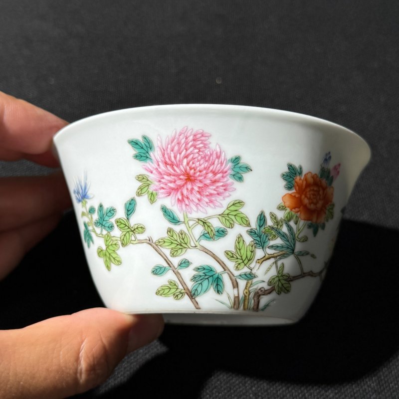 民国 粉彩蜜蜂牡丹纹马蹄杯一对 - 图2