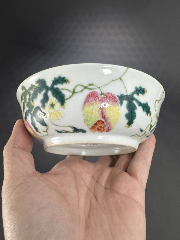 清同治 粉彩癞瓜纹碗一对 - 图4