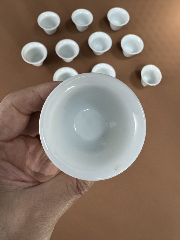 明-清 德化窑白釉花口杯、白釉铃铛杯一组十一只 - 图11