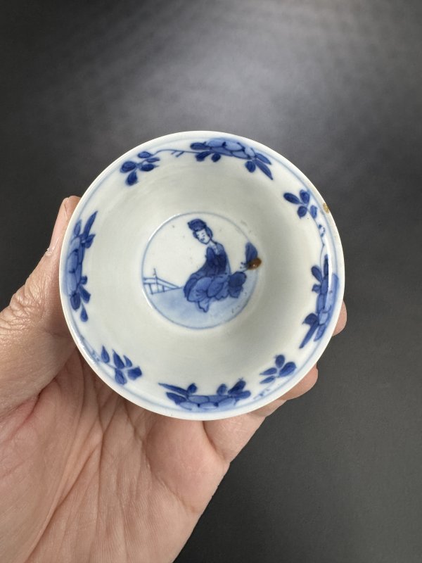 清康熙 青花仕女花卉纹杯、碟两套 - 图11