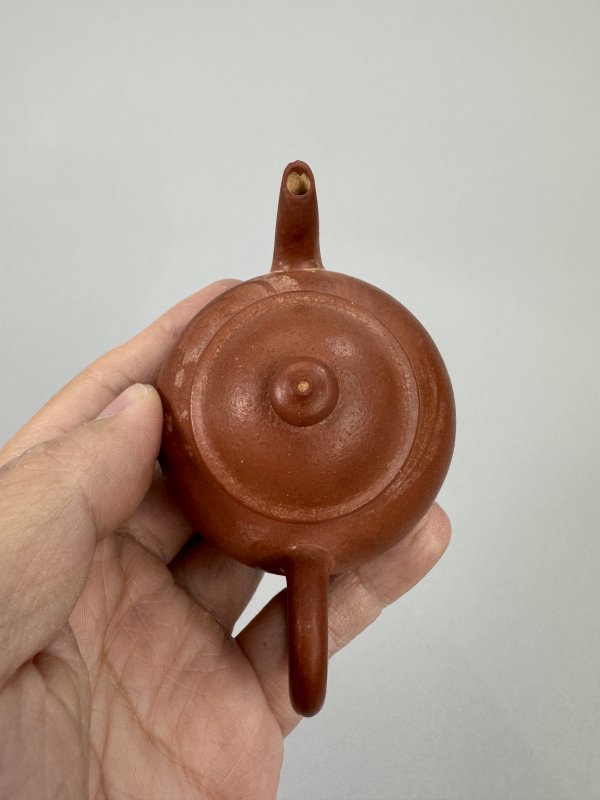 清 菊轩诗句朱泥笠帽壶 - 图7
