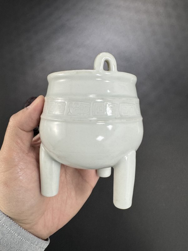 清早期 德化窑白釉鼎式炉 - 图4