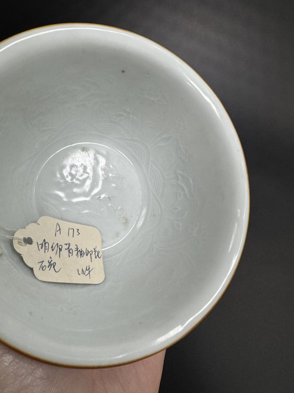 明嘉靖 白釉印花“一鹭莲科”纹杯 - 图6