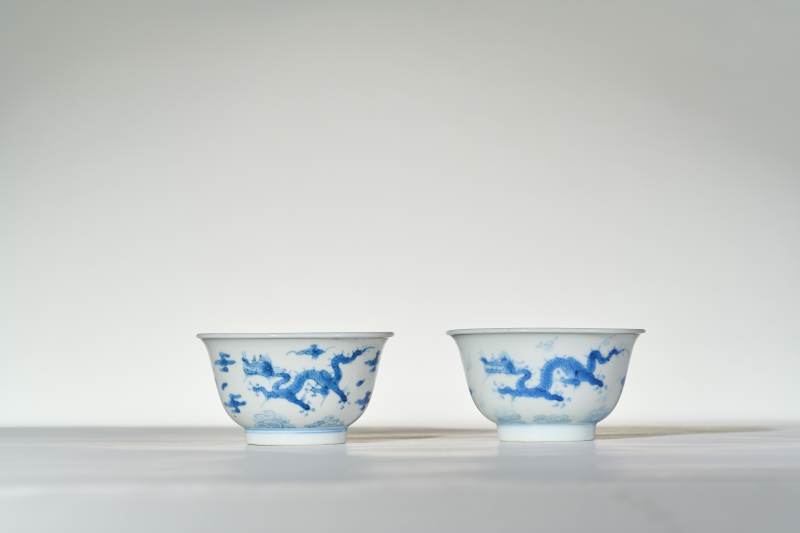 清雍正 仿成化青花云龙纹茶圆(一对）