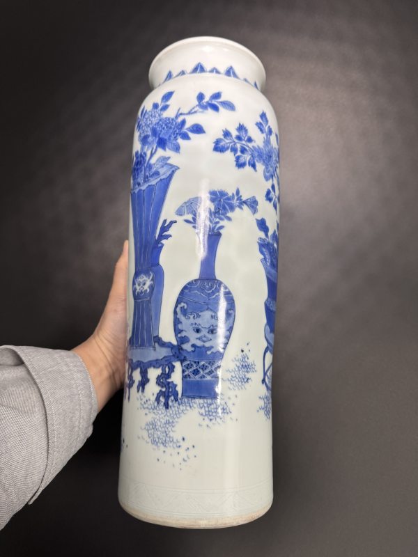 明崇祯 青花通景瓶花清供图筒瓶 - 图9