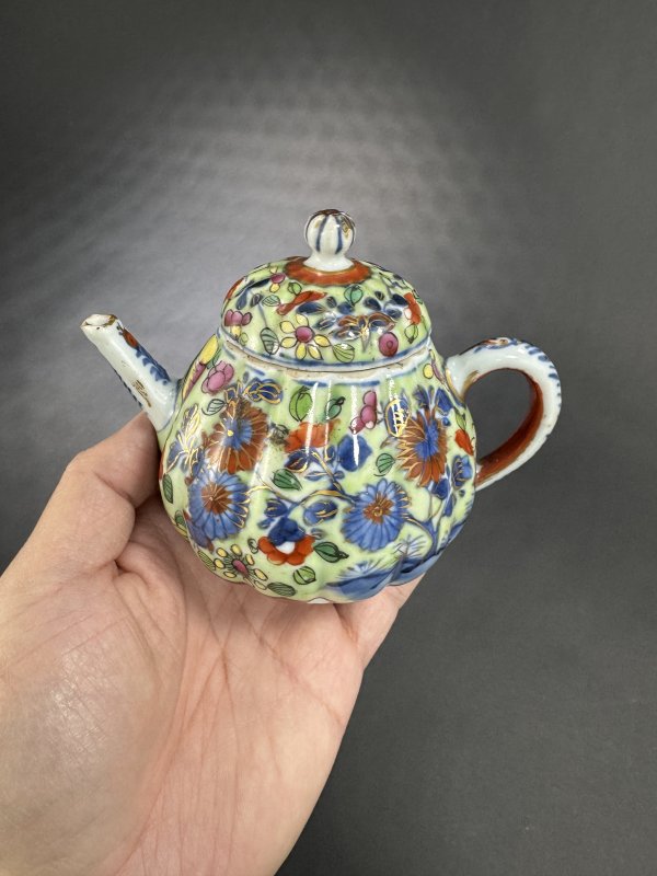 明-清康熙 矾红彩青花莲瓣小摆件、青花粉彩描金瓜棱壶一组两件 - 图9