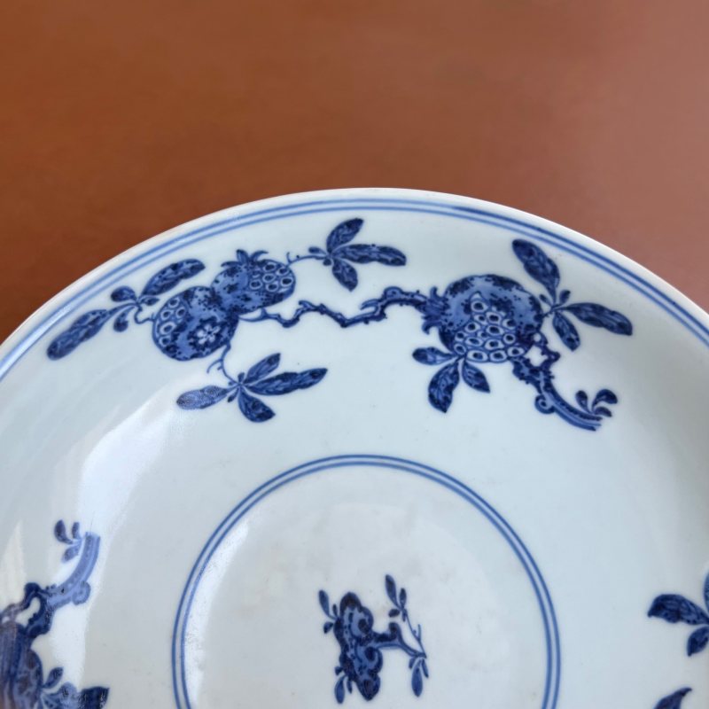 清乾隆 外青釉内青花三多纹浅碗 - 图10