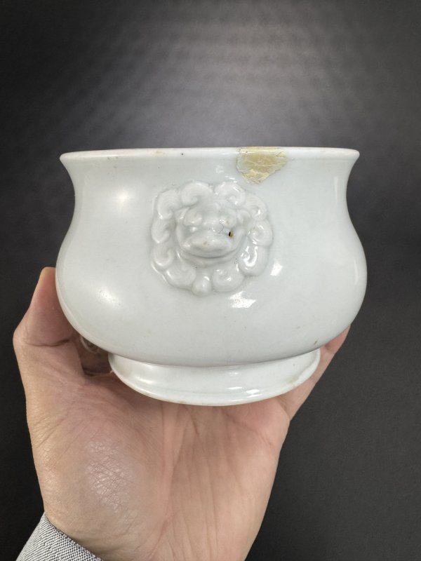 明末清初 德化窑白釉铺首耳炉 - 图4