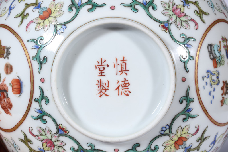 清道光 洋彩宝相莲花开光“博古丰登”图大碗成对 - 图7