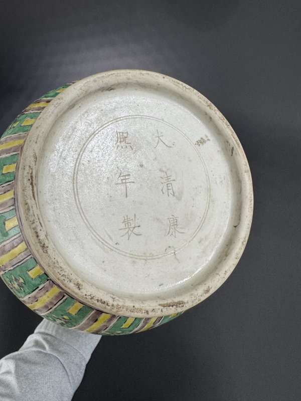 清晚期 黄地素三彩锦鸡牡丹图棒槌瓶 - 图10