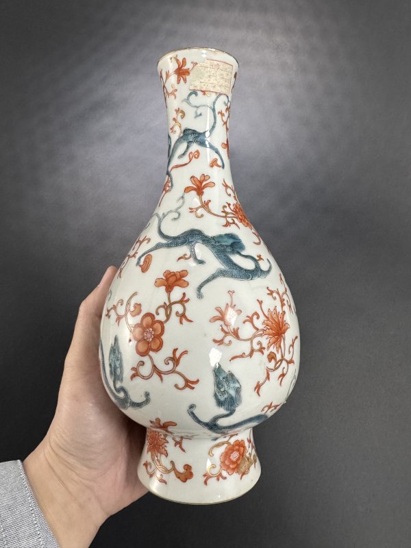 清末民国 蓝龙彩穿矾红描金折枝花卉纹瓶 - 图3