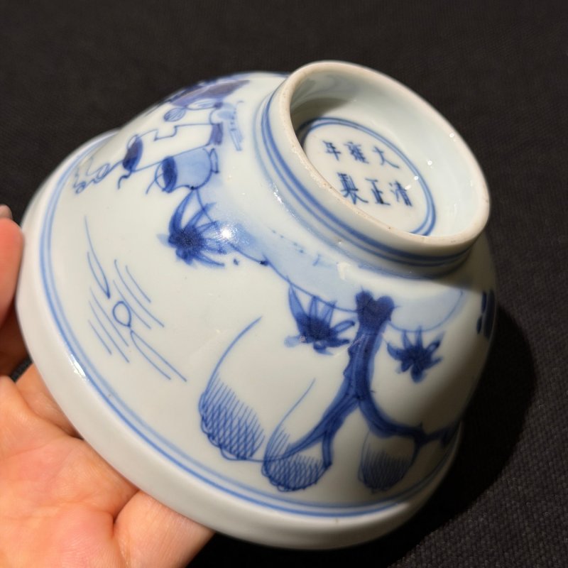 清雍正 青花陶渊明爱菊图杯 - 图8