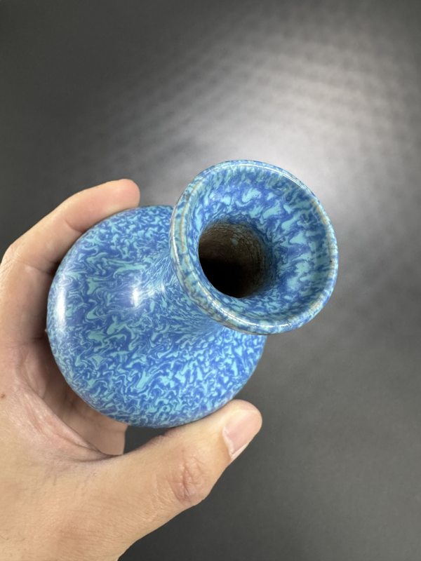 清乾隆 炉钧釉小盘口瓶 - 图7