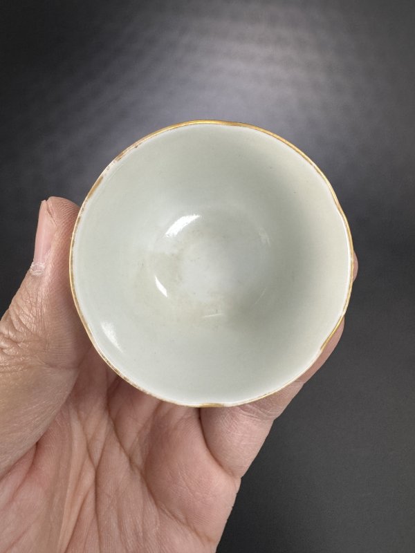 清 粉彩鱼化龙卧足花口杯一对 - 图13