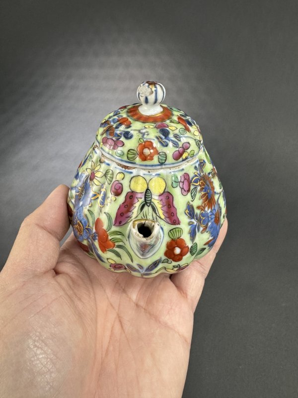 明-清康熙 矾红彩青花莲瓣小摆件、青花粉彩描金瓜棱壶一组两件 - 图10