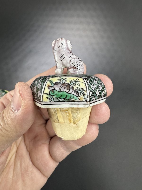 清 素三彩狮子戏球柄执壶 - 图4