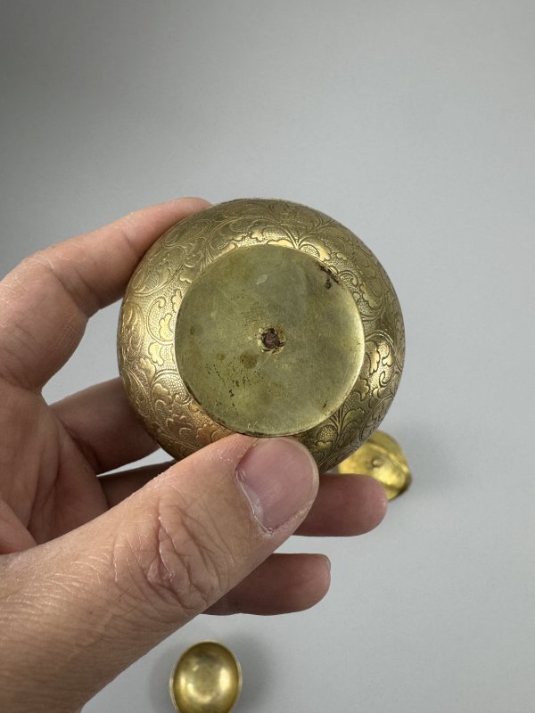 19世纪日本 银鎏金壶、杯一套三件 - 图9