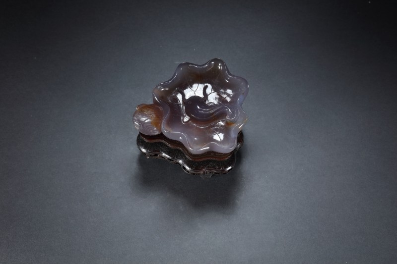 清中期 玛瑙雕荷叶鲶鱼笔掭 - 图5