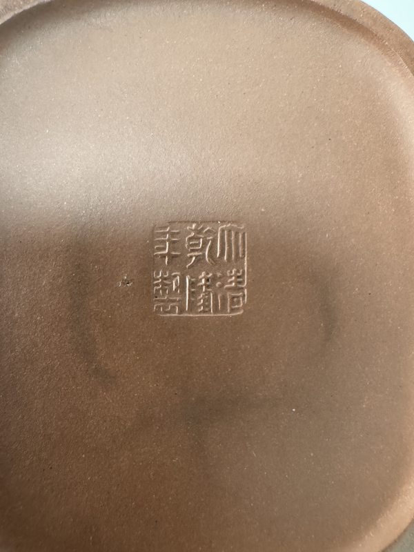 清乾隆 大清乾隆年制款紫泥椭圆壶 - 图16