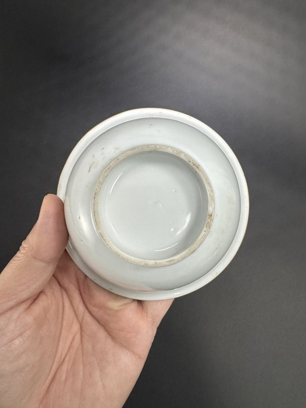 明嘉靖 白釉印花“一鹭莲科”纹杯 - 图8