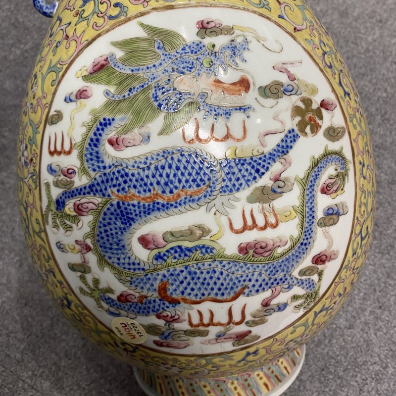 清晚期 黄地粉彩开窗龙凤纹瓶 - 图10
