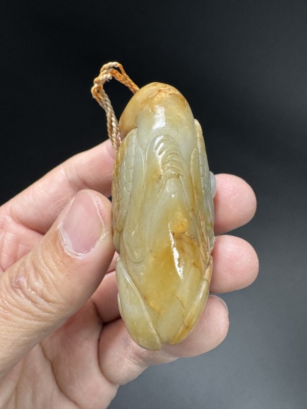 清 青白玉瑞鸟衔桃纹、白玉“比翼双飞”手把件共两件 - 图12