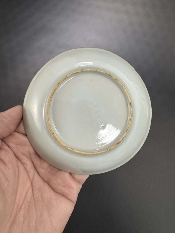 清康熙 酱釉开光粉彩杯、碟、罐一组三只 - 图9