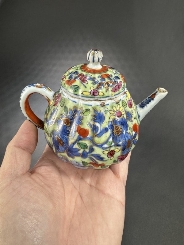 明-清康熙 矾红彩青花莲瓣小摆件、青花粉彩描金瓜棱壶一组两件 - 图11